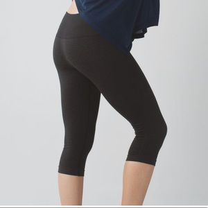 Lululemon in the flow crop II